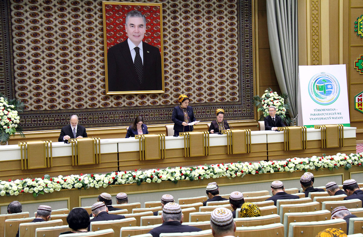 Туркменистан 2017 год. Главный законотворец.