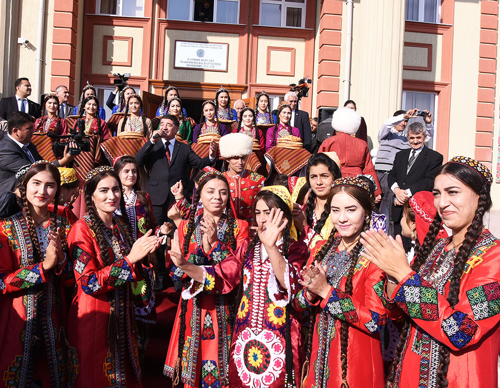 Туркмен число. Туркменистан население 2023. Население Душанбе Таджикистан. Культура Таджикистана. Туркменская культура.